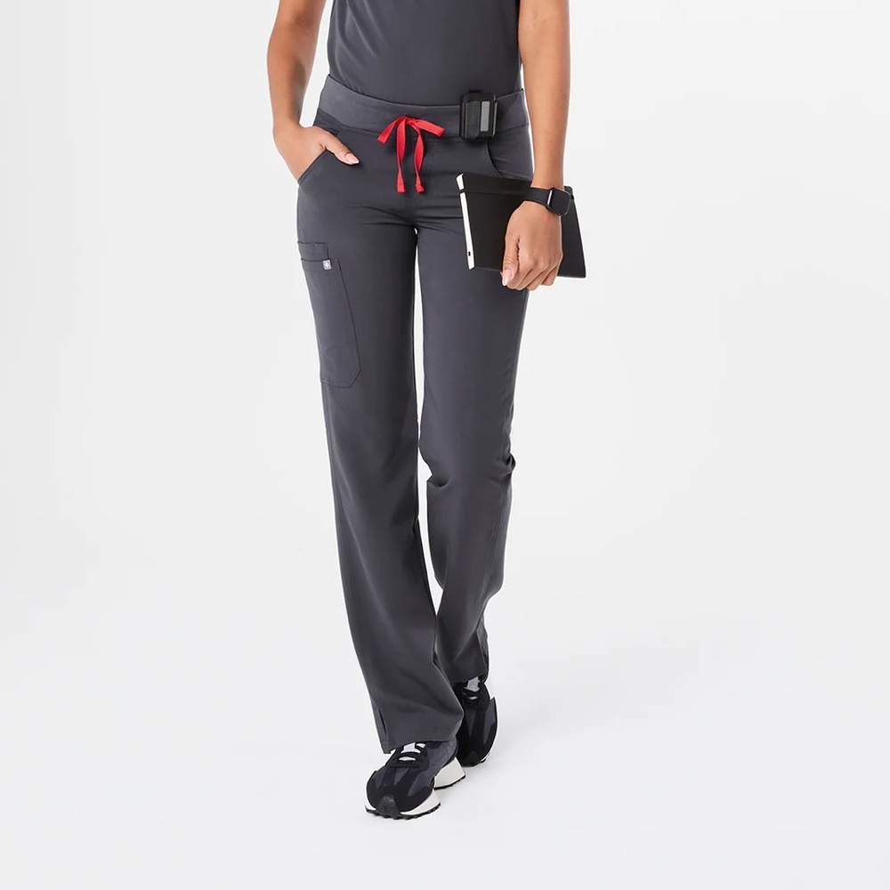 Figs Kade Petite Women’s Scrub Pants in Charcoal